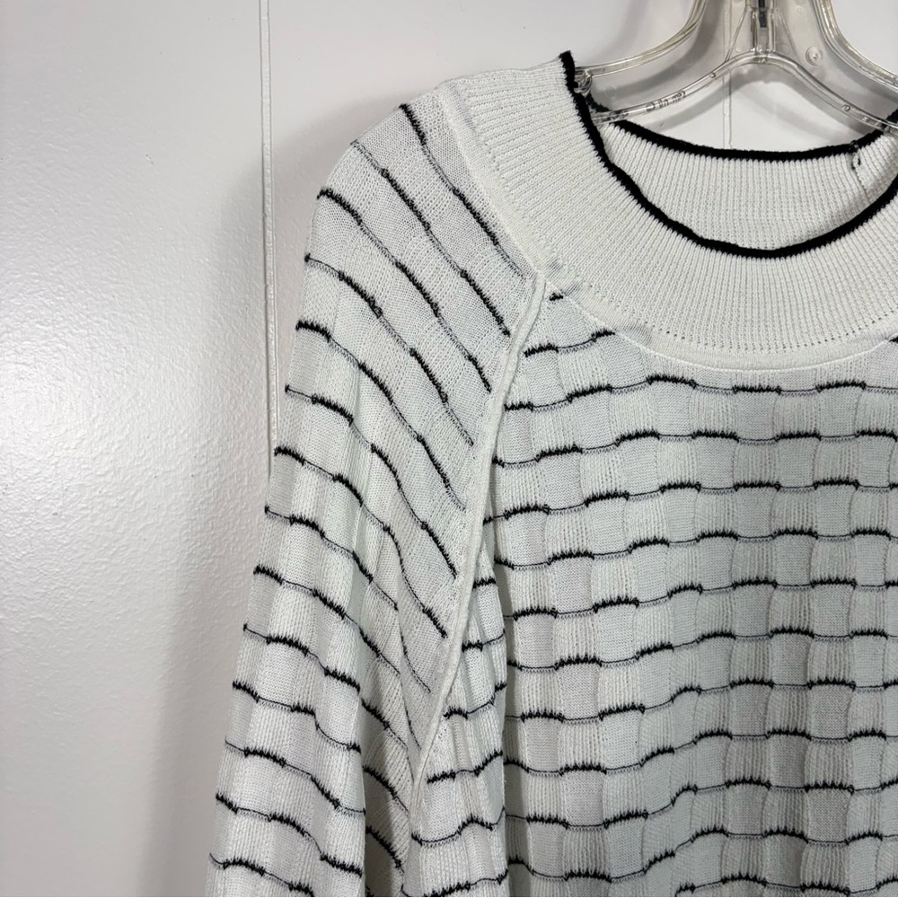 Southern Lady White Black Geometric 3D Knit Mock Neck Sweater 2X Plus Size XXL - Picture 2 of 4